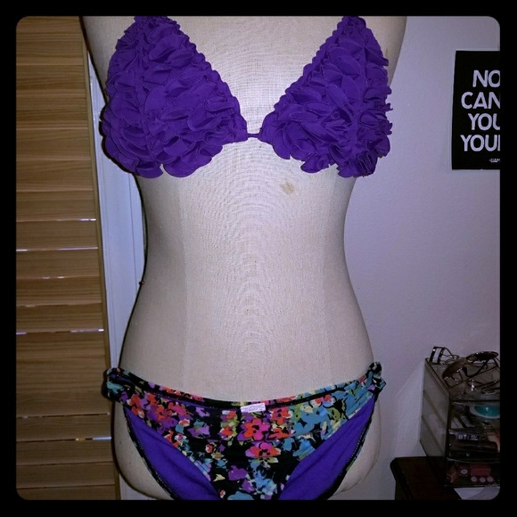 Mossimo Supply Co. Other - 🌻Purple ruffle & floral bikini
